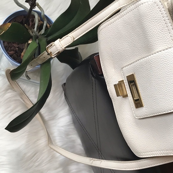 🩸Forever21 Crossbody White/Black 💋 - Picture 10 of 13